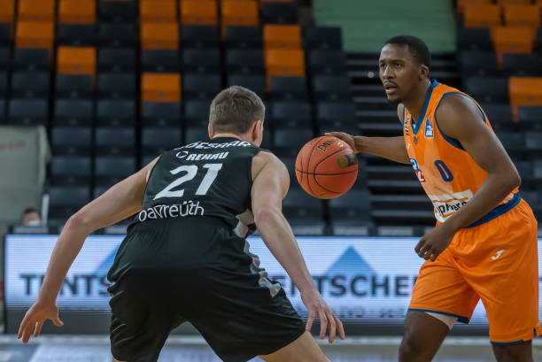 随着足球世 随着足球世